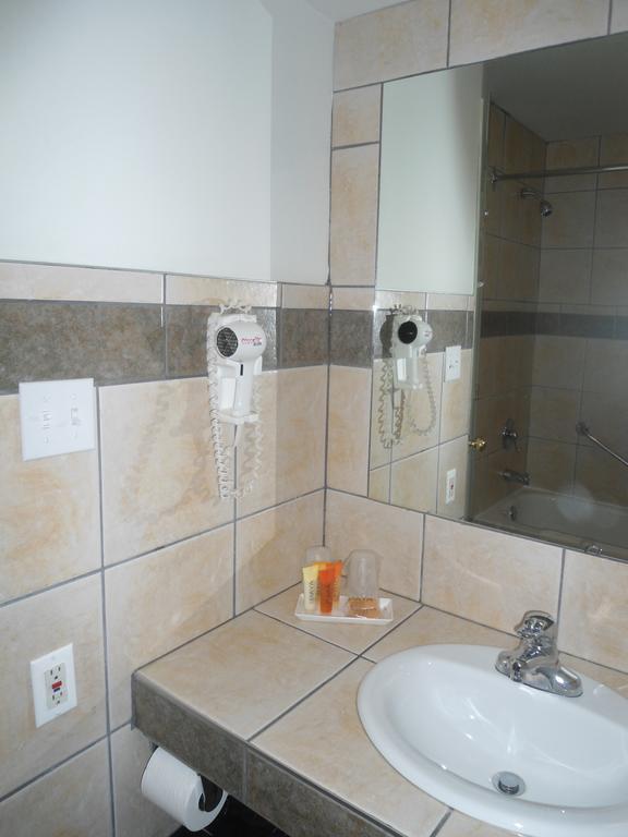 Motel Le Refuge Шербрук Екстер'єр фото